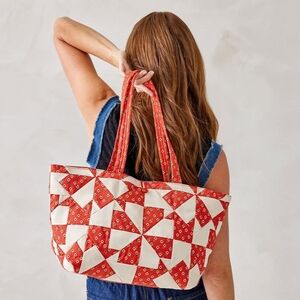 Vera Bradley Poppy Patchwork Small Hathaway Purse